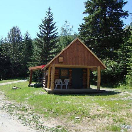 Helmcken Falls Lodge Cabin Rooms And Rv Park 克利尔沃特 外观 照片