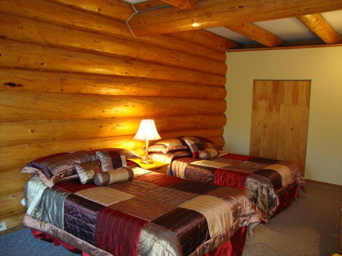 Helmcken Falls Lodge Cabin Rooms And Rv Park 克利尔沃特 外观 照片
