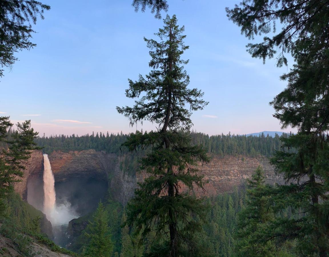 Helmcken Falls Lodge Cabin Rooms And Rv Park 克利尔沃特 外观 照片