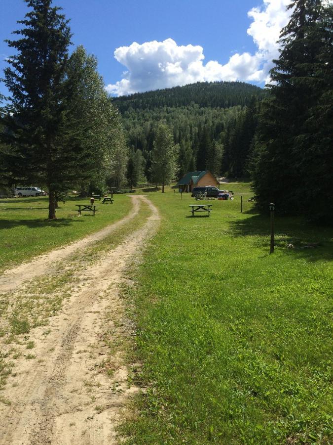 Helmcken Falls Lodge Cabin Rooms And Rv Park 克利尔沃特 外观 照片