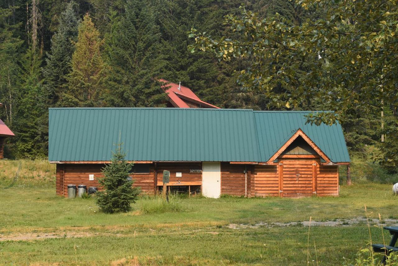 Helmcken Falls Lodge Cabin Rooms And Rv Park 克利尔沃特 外观 照片
