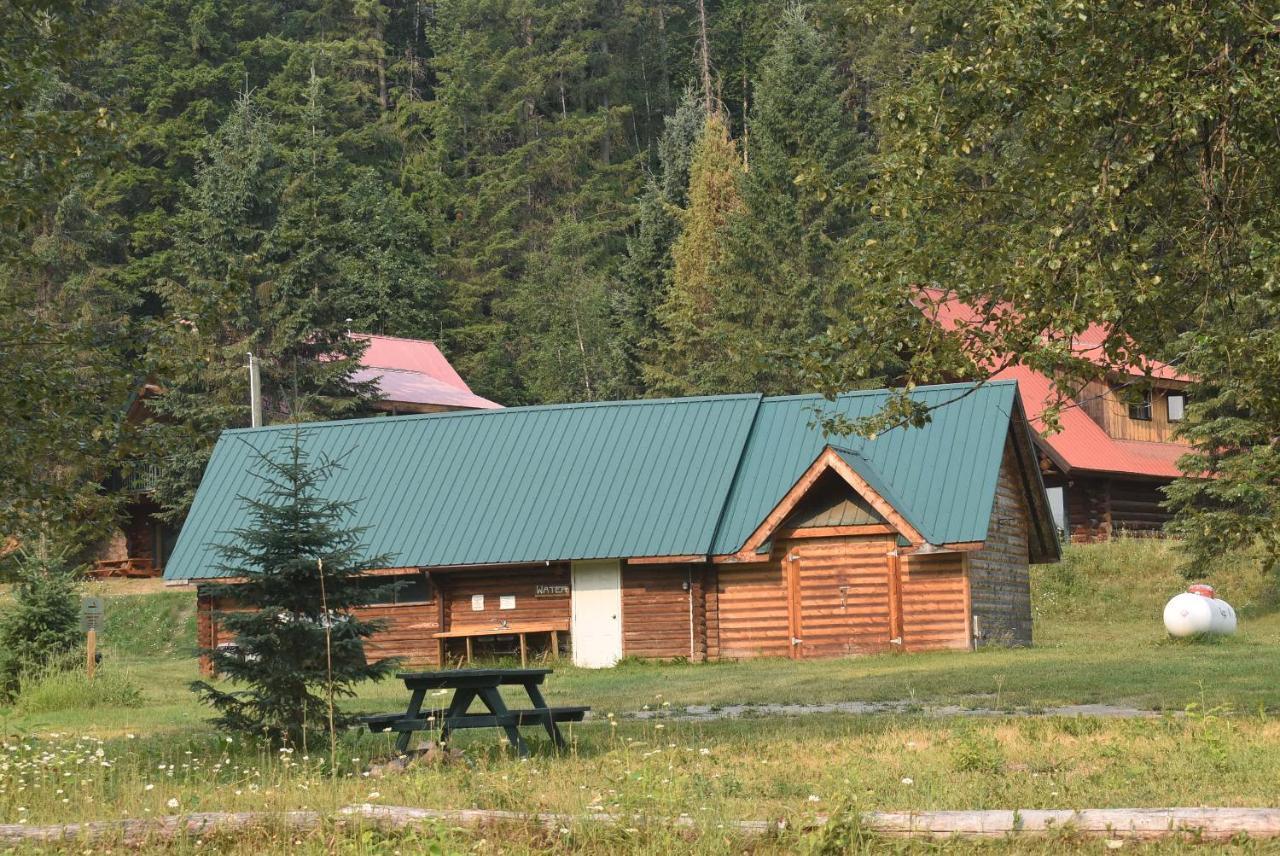Helmcken Falls Lodge Cabin Rooms And Rv Park 克利尔沃特 外观 照片
