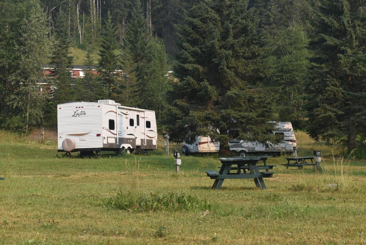 Helmcken Falls Lodge Cabin Rooms And Rv Park 克利尔沃特 外观 照片
