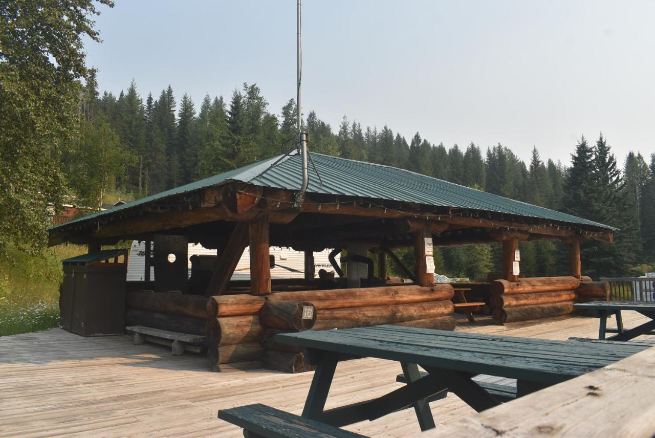 Helmcken Falls Lodge Cabin Rooms And Rv Park 克利尔沃特 外观 照片