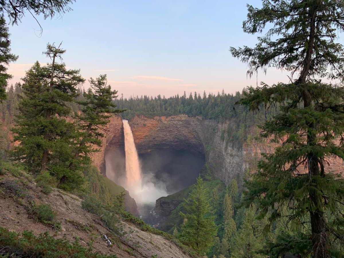 Helmcken Falls Lodge Cabin Rooms And Rv Park 克利尔沃特 外观 照片