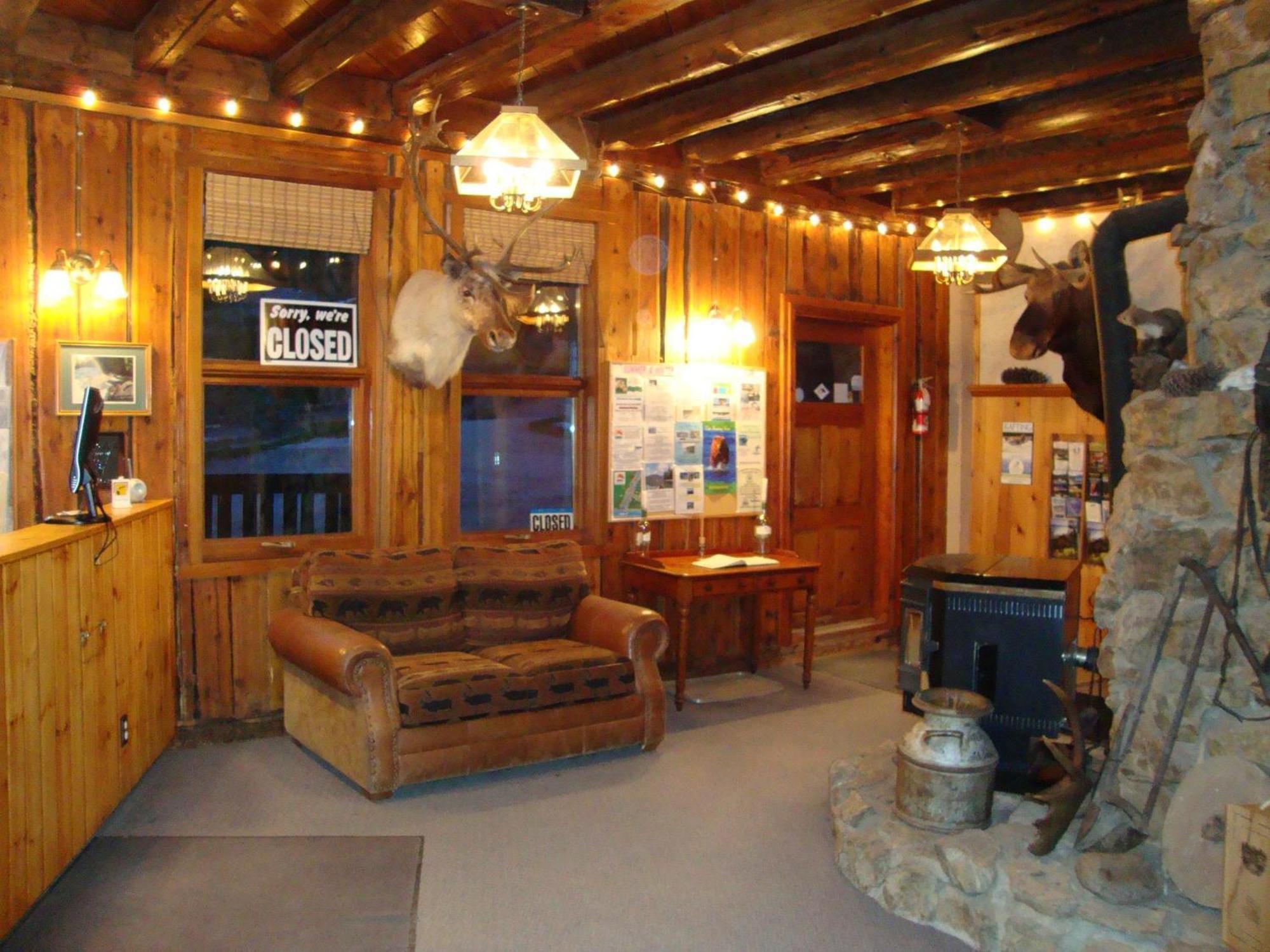 Helmcken Falls Lodge Cabin Rooms And Rv Park 克利尔沃特 外观 照片