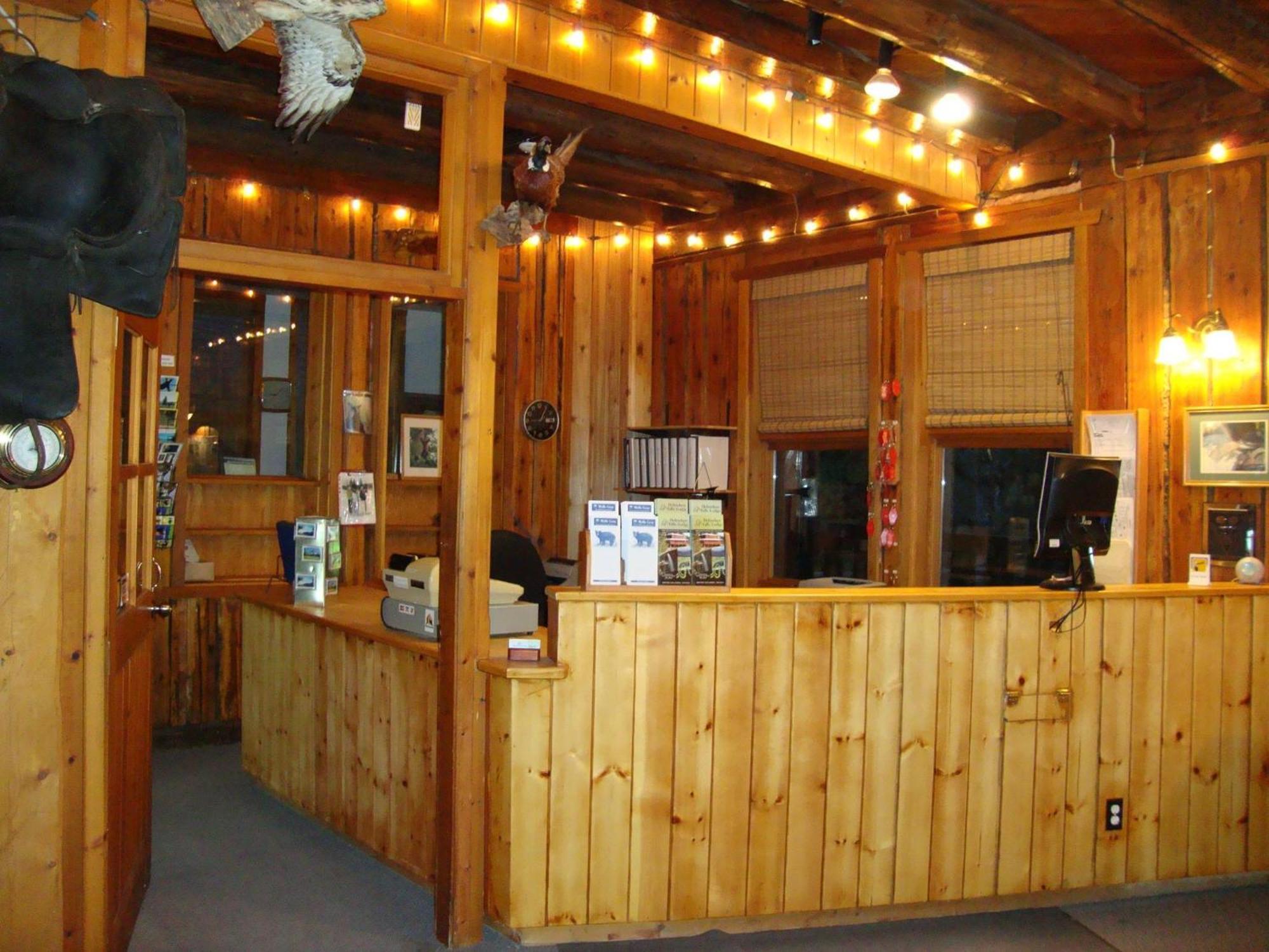 Helmcken Falls Lodge Cabin Rooms And Rv Park 克利尔沃特 外观 照片