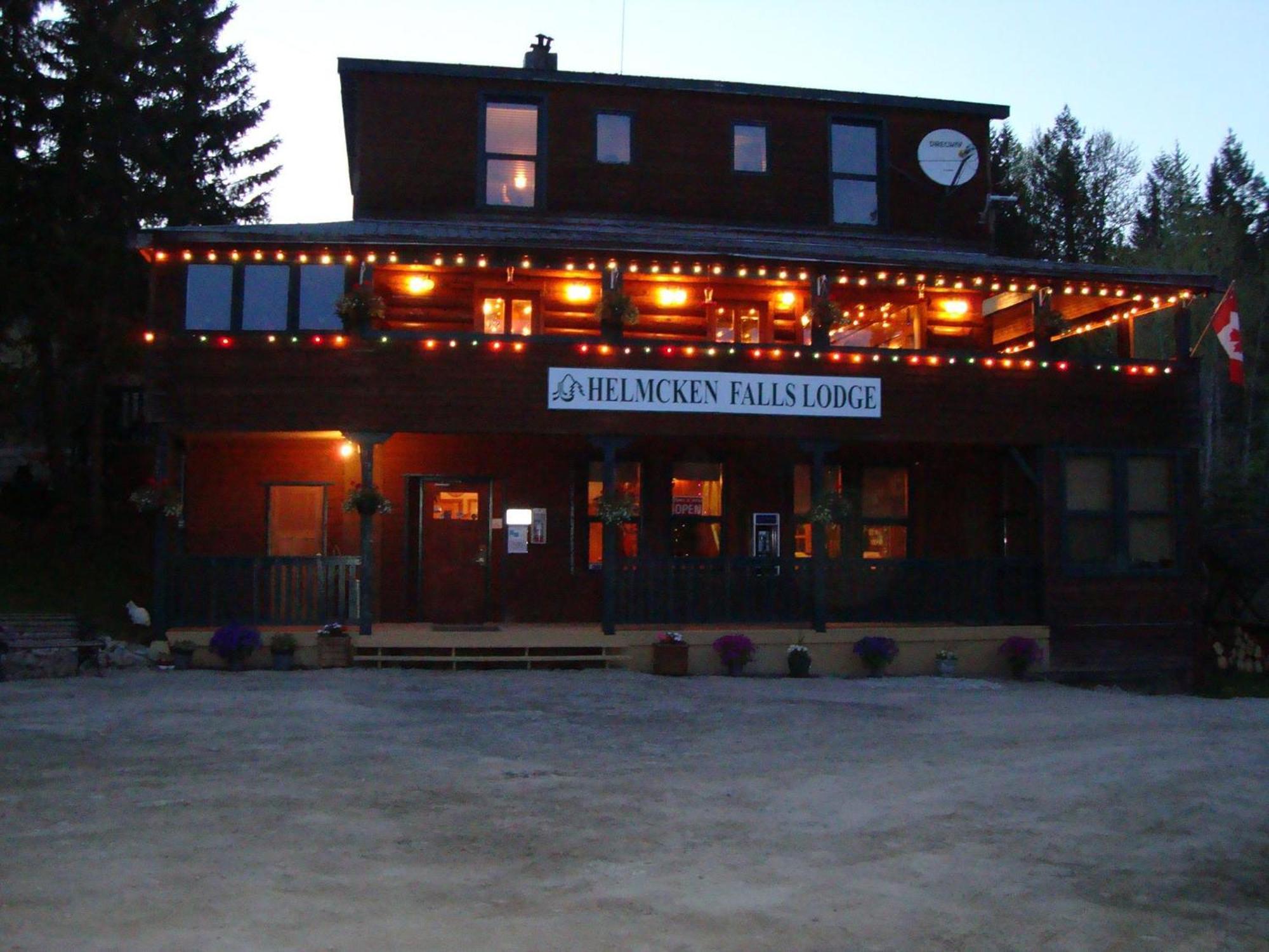 Helmcken Falls Lodge Cabin Rooms And Rv Park 克利尔沃特 外观 照片
