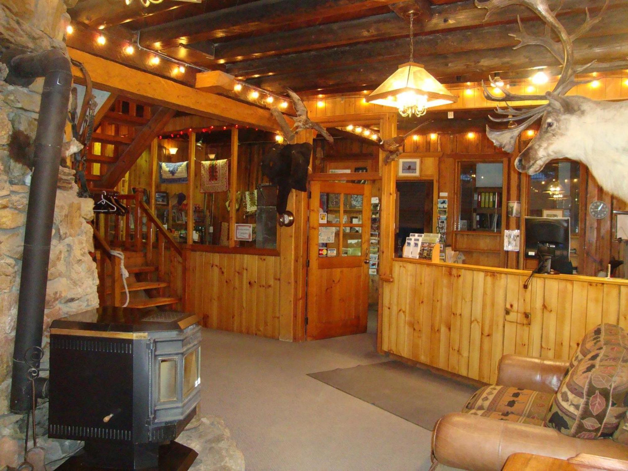 Helmcken Falls Lodge Cabin Rooms And Rv Park 克利尔沃特 外观 照片