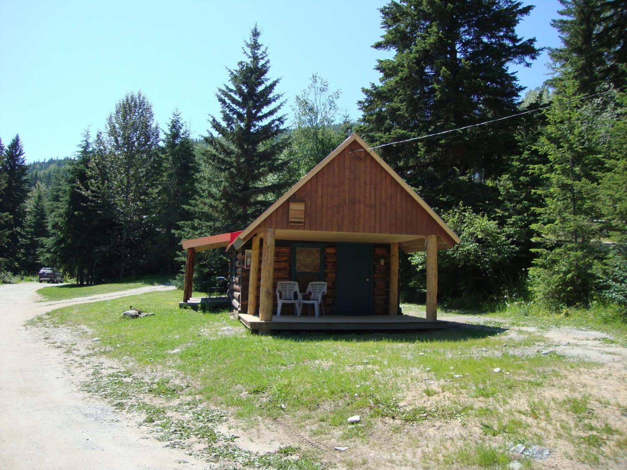 Helmcken Falls Lodge Cabin Rooms And Rv Park 克利尔沃特 外观 照片