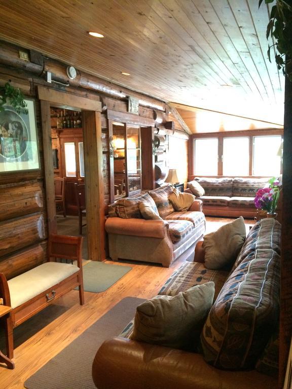 Helmcken Falls Lodge Cabin Rooms And Rv Park 克利尔沃特 外观 照片